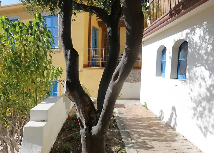 Bed and Breakfast Casa Cuseni, Residenza d'artista, Museo e Giardino storico Taormina